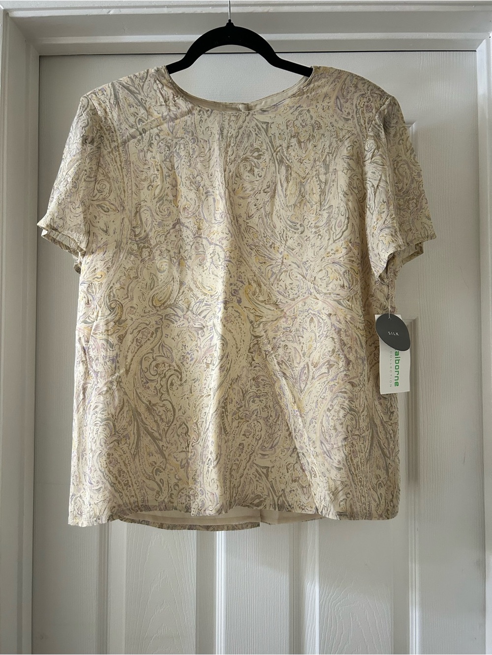 Liz Claiborne Light Cream Paisley Silk Short Sleeve Top